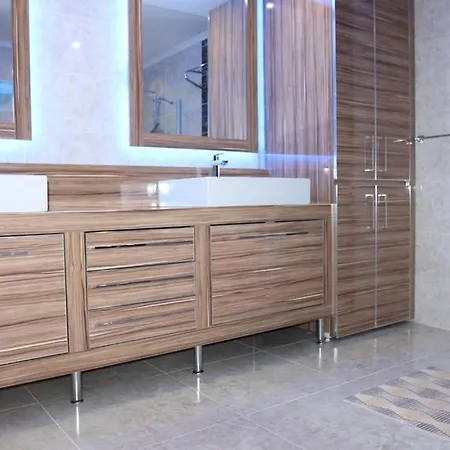 Carlijn Met Prive-zwembad, Veel Privacy En Panoramisch Uitzicht Op Zee, Op Luxe *