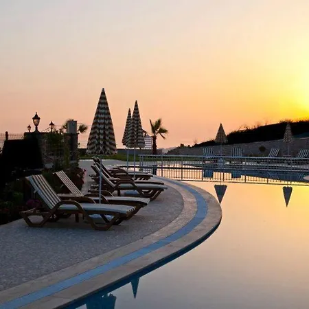 Carlijn Met Prive-zwembad, Veel Privacy En Panoramisch Uitzicht Op Zee, Op Luxe * Alanya